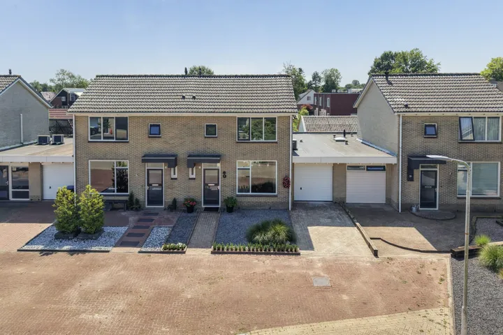 Tussenwoning te koop: Elzehof 21, Kollumersweach