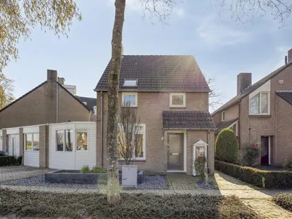 Twee-onder-één-kap te koop: Elzendreef 36, Geffen Geffen