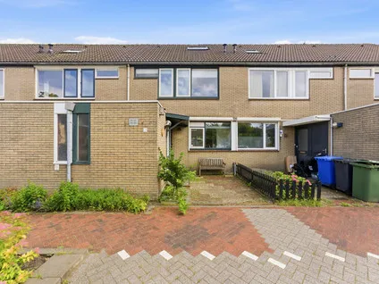 Tussenwoning te koop: Elzenhof 170, De Hoven Sliedrecht