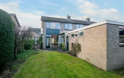 Corner house for sale: Elzenlaan 10, Sint-Pancras kern Sint Pancras