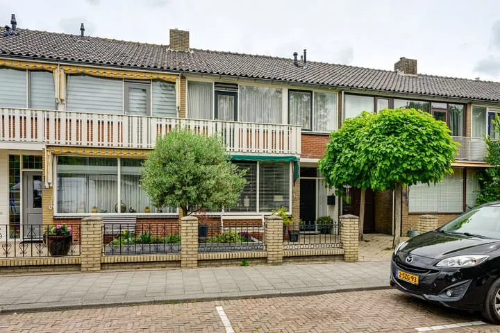 Terraced house for sale: Elzenlaan 19, Rozenburg Rozenburg (Zh)