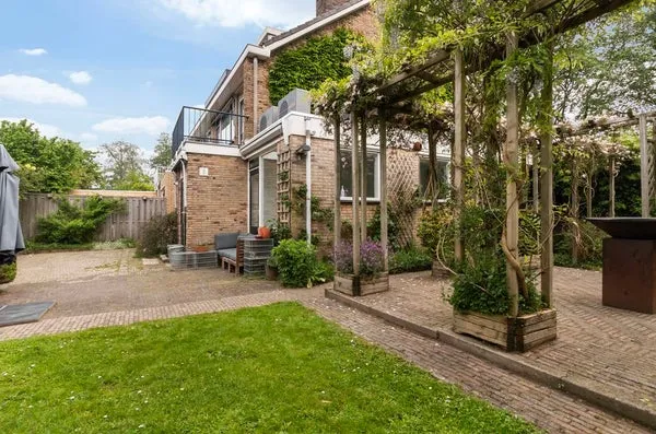 Corner house for sale: Elzenlaan 29, Dubbeldam-Zuid Dordrecht