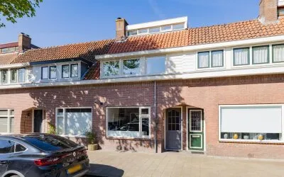Tussenwoning te koop: Elzenstraat 16, Tussenbeeksbuurt Ijmuiden