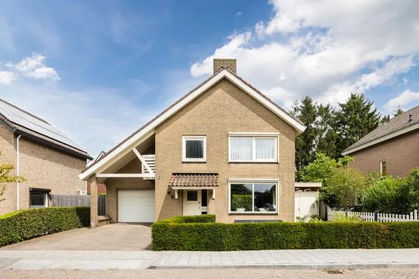 Vrijstaande woning te koop: Elzenstraat 8, Heerle Heerle