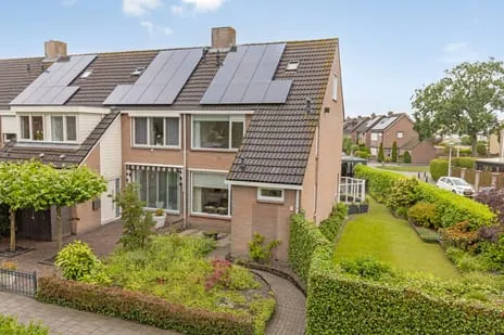 Corner house for sale: Elzeplein 2, Steenbergen-Zuid Steenbergen (Nb)