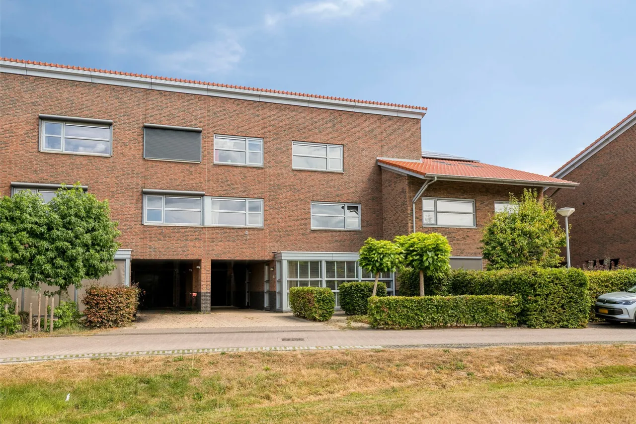 Tussenwoning te koop: Emeraldpad 24, Rosmalen
