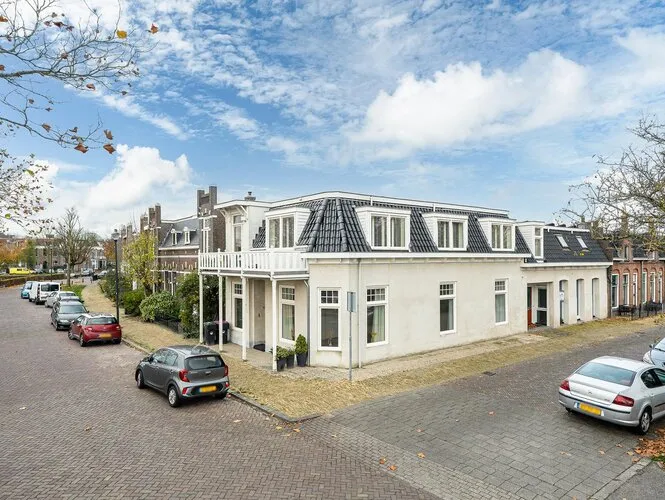 Appartement te koop: Emmakade 147, Leeuwarden
