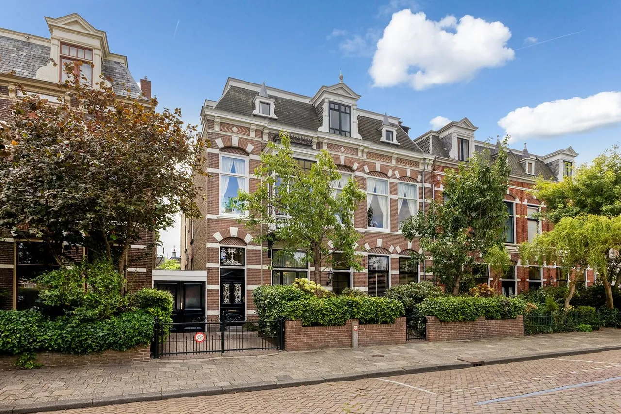 Tussenwoning te koop: Emmakade 40, Leeuwarden