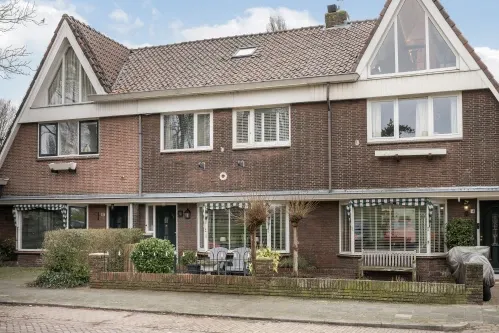 Tussenwoning te koop: Emmakade 5, Oranjebuurt Vlaardingen