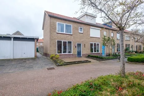 Hoekwoning te koop: Emmalaan 10, Binnenlanden-West Genemuiden