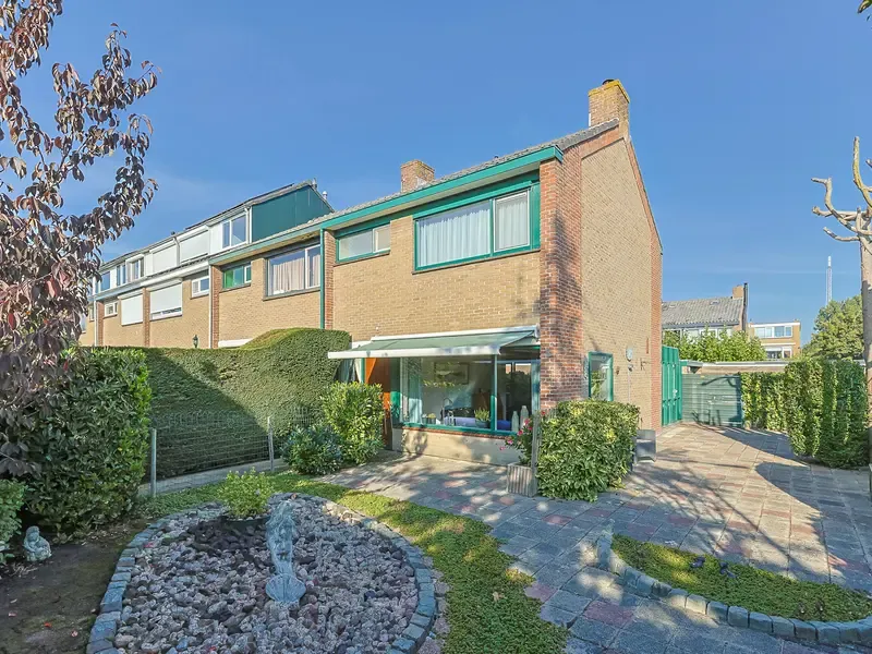 Hoekwoning te koop: Emmalaan 17, Nieuwkoop