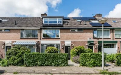 Tussenwoning te koop: Emmalaan 30, Woubrugge-West Woubrugge