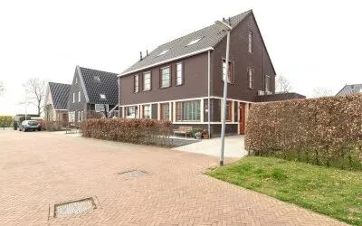 Twee-onder-één-kap te koop: Emmalaan 30, Zuidhorn Zuidhorn