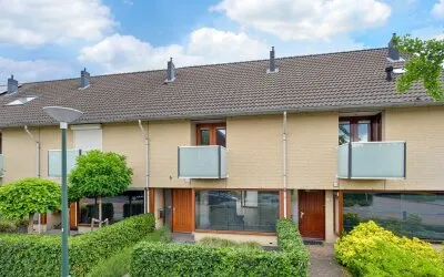 Tussenwoning te koop: Emmalaan 42, Hulzebraak Schijndel