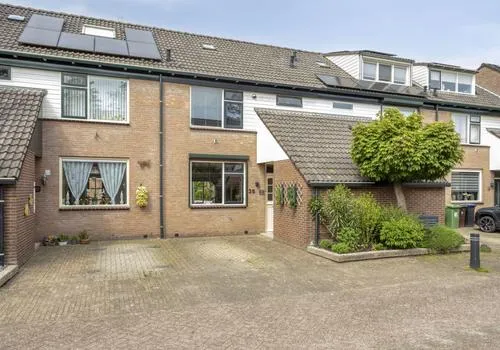 Tussenwoning te koop: Emmaplaats 36, Benthuizen Dorp-Oost Benthuizen