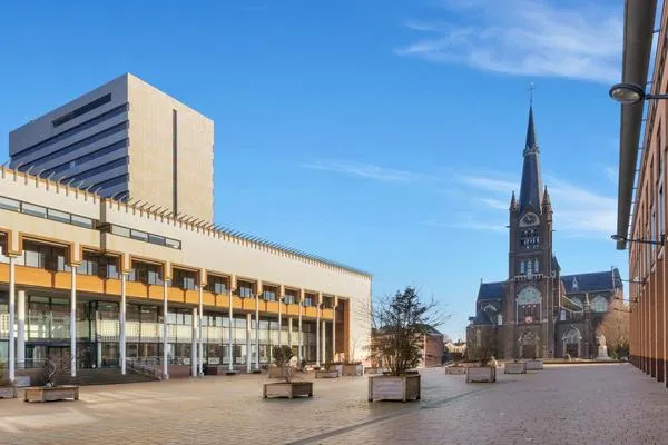 Tussenwoning te koop: Emmaplein 13, Stadserf Schiedam