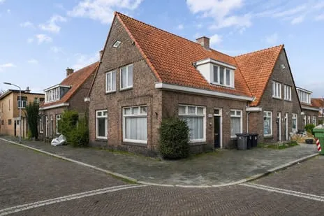 Twee-onder-één-kap te koop: Emmastraat 1, Voorburg Oud noord Voorburg