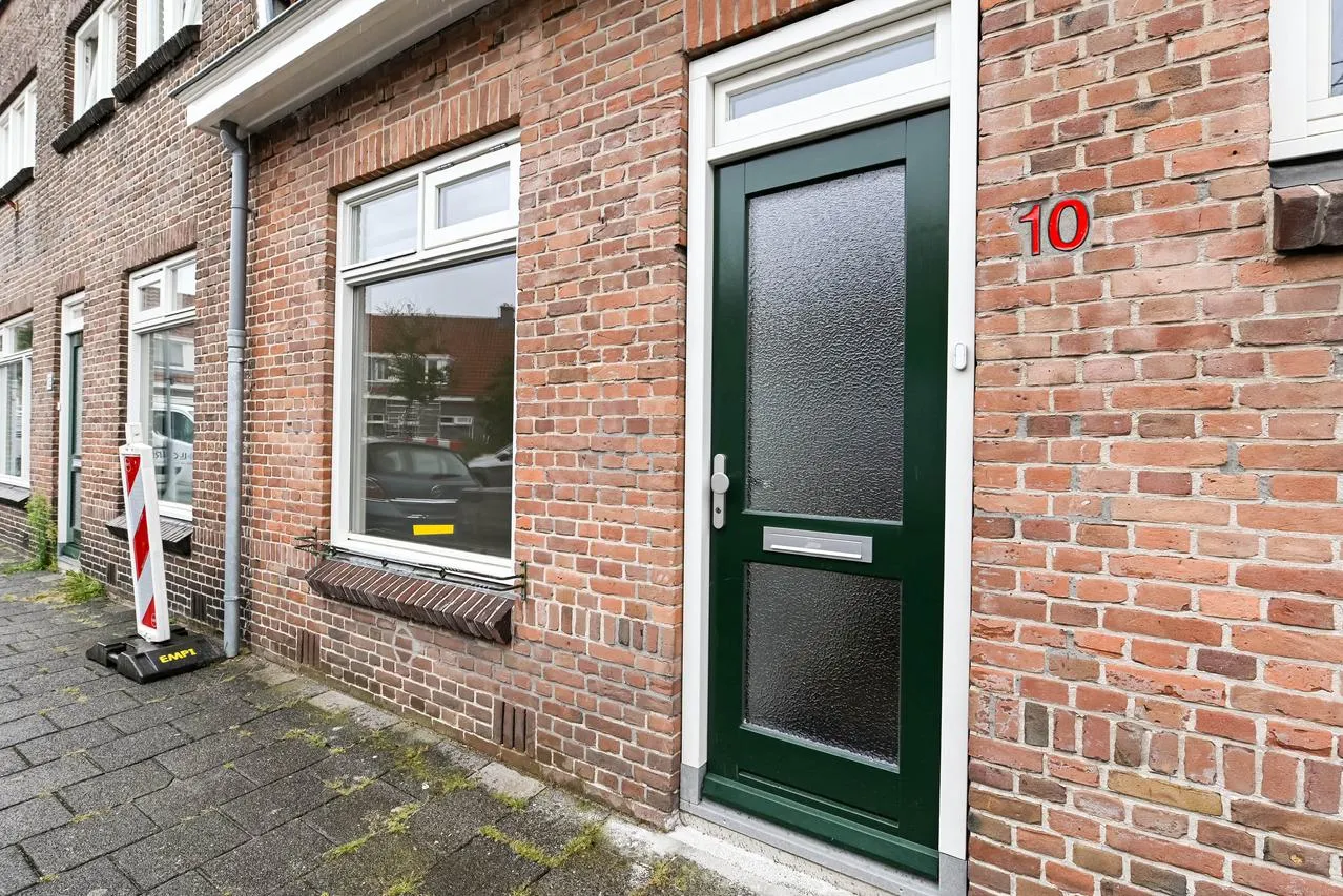 Tussenwoning te koop: Emmastraat 10, Voorburg