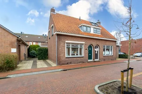 Twee-onder-één-kap te koop: Emmastraat 13, Groot-Ammers-Dorp Groot-Ammers