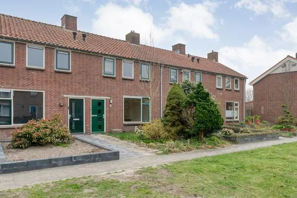 Tussenwoning te koop: Emmastraat 14, Heino Centrum Heino