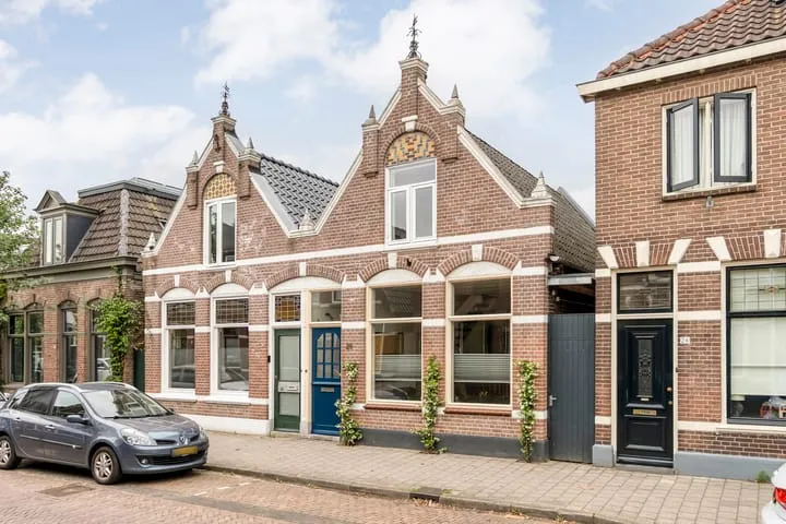 Twee-onder-één-kap te koop: Emmastraat 26, Koninginnebuurt Meppel