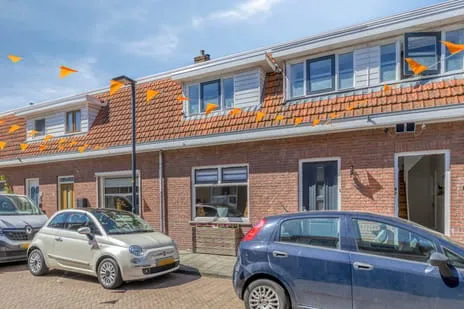 Tussenwoning te koop: Emmastraat 32, Brunnepe Kampen