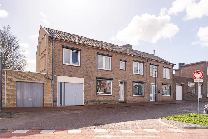 Tussenwoning te koop: Emmastraat 4, Oud Nieuwenhagen Landgraaf