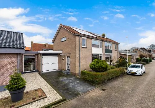Tussenwoning te koop: Emmastraat 44, Lekkerkerk