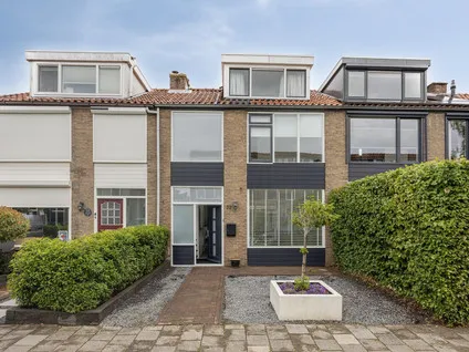 Tussenwoning te koop: Emmastraat 52, Oranjewijk 1 Barendrecht