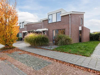 Twee-onder-één-kap te koop: Emmastraat 6, Linne Linne