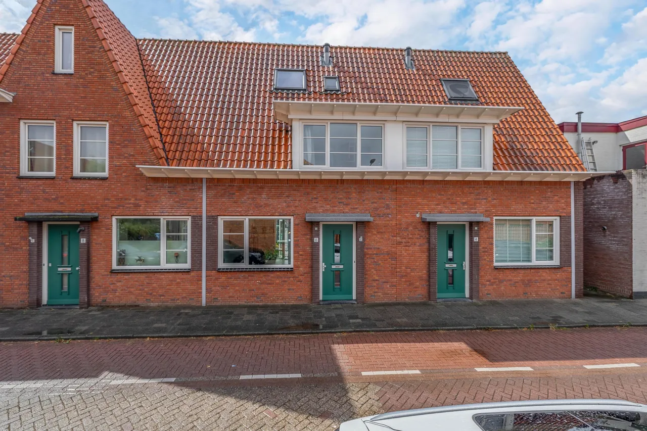 Tussenwoning te koop: Emmastraat 6, Pijnacker