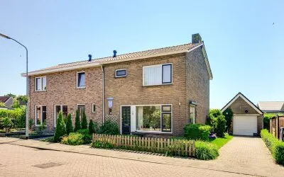 Semi-detached for sale: Emmastraat 62, Den Bommel woonkern Den Bommel