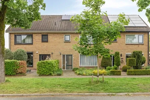 Tussenwoning te koop: Emmastraat 70, Kern Angeren Angeren