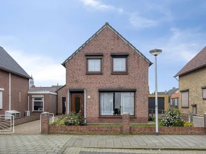 Vrijstaande woning te koop: Emmastraat 77, Sint Willebrord St. Willebrord