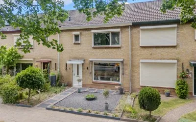 Tussenwoning te koop: Emmastraat 80, Kern Angeren Angeren