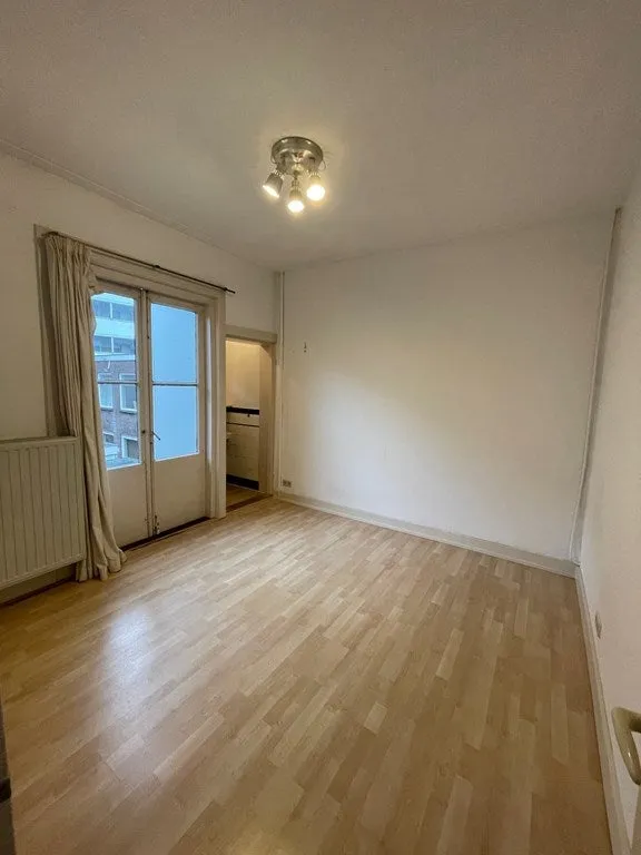 Kamer te huur: Emmastraat, Velp-Noord boven spoorlijn Velp