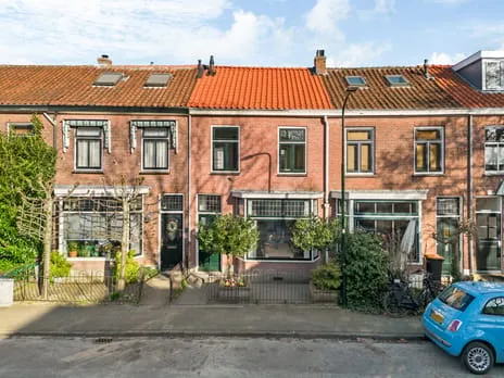 Tussenwoning te koop: Emmaweg 26, Centrum ten zuiden van de Vecht Maarssen