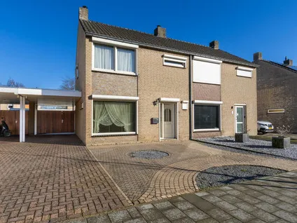 Twee-onder-één-kap te koop: Engelbrechtstraat 11, Moesel Weert