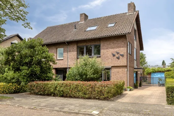 Twee-onder-één-kap te koop: Engelsbergenstraat 52, Engelsbergen Eindhoven