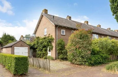 Hoekwoning te koop: Engelsjan 7, Laren