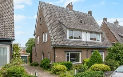 Twee-onder-één-kap te koop: Enkweg 2D, Velp-Noord boven spoorlijn Velp