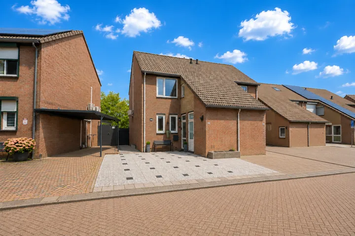 Hoekwoning te koop: Eoceenstraat 33, Zeswegen Heerlen