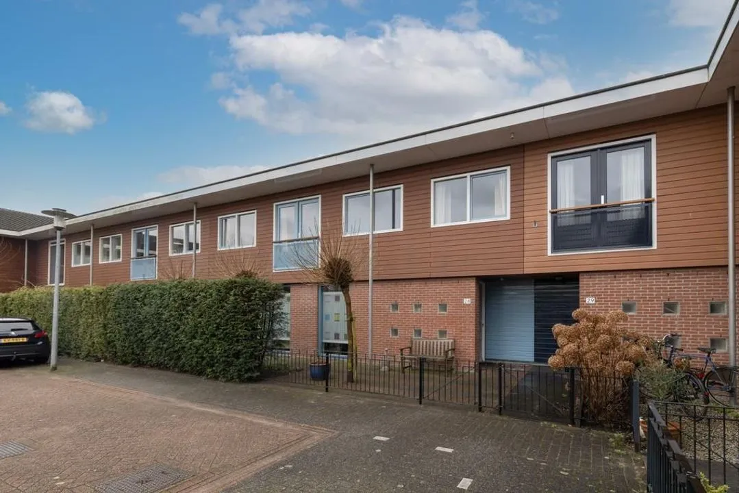 Tussenwoning te koop: Erasmushof 28, Huizen