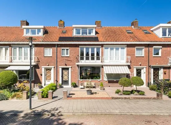 Tussenwoning te koop: Erasmuslaan 11, Erasmuslaan en omgeving Dordrecht