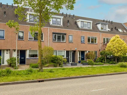 Tussenwoning te koop: Erasmuslaan 61, Het Zand Ridderkerk