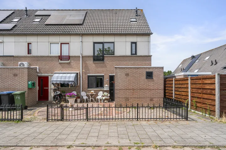 Corner house for sale: Erasmussingel 92, Rijkerswoerd-West Arnhem