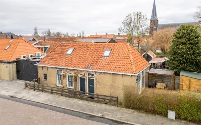 Twee-onder-één-kap te koop: Erasmusstraat 1A, Balk