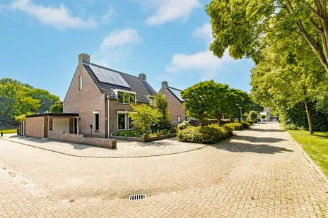 Corner house for sale: Ereprijs 13, Vrijhoeve Sprang-Capelle
