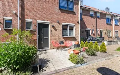 Tussenwoning te koop: Ereprijs 3, Achter het Raadhuis Nootdorp