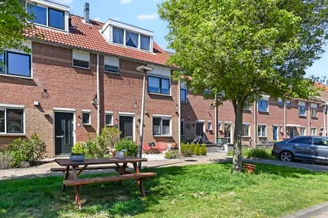 Tussenwoning te koop: Ereprijs 3, Achter het Raadhuis Nootdorp